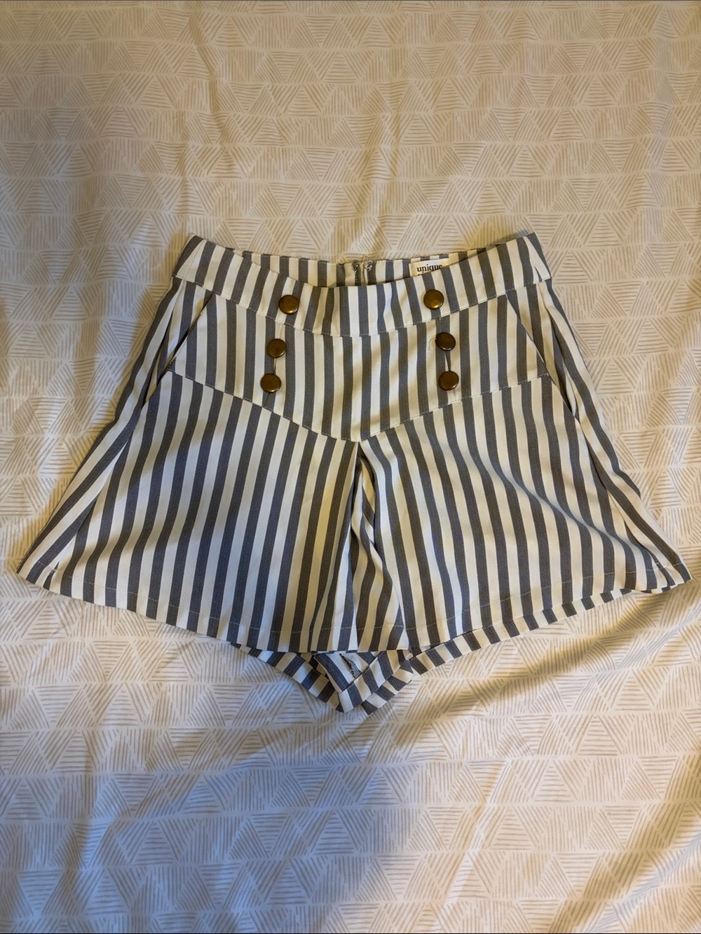 Unique Vintage Striped High-Waist Shorts - White & Navy